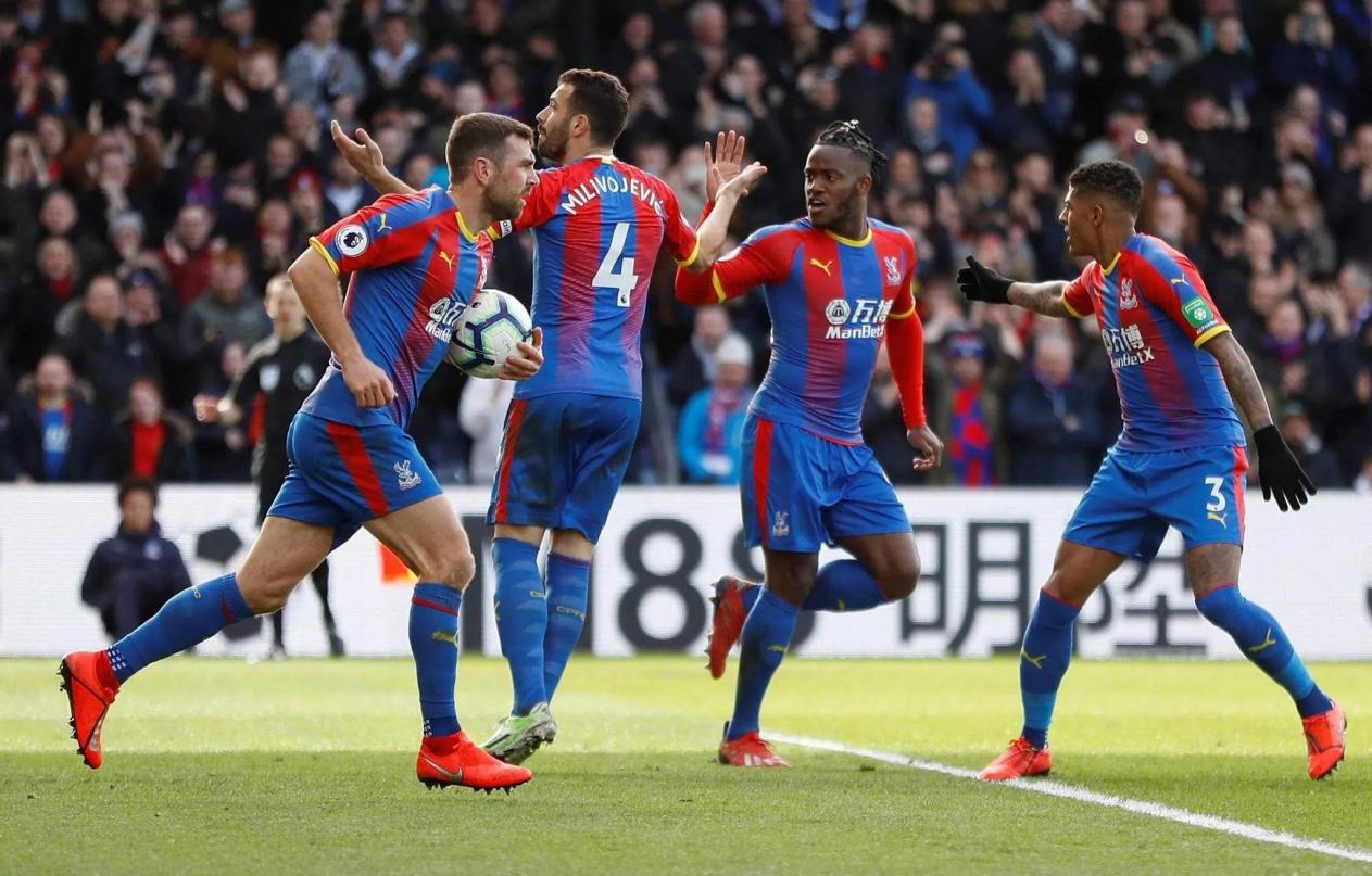 津巴布韦球队首夺联赛冠军，球队老板直接揣25万美元现金奖励球队