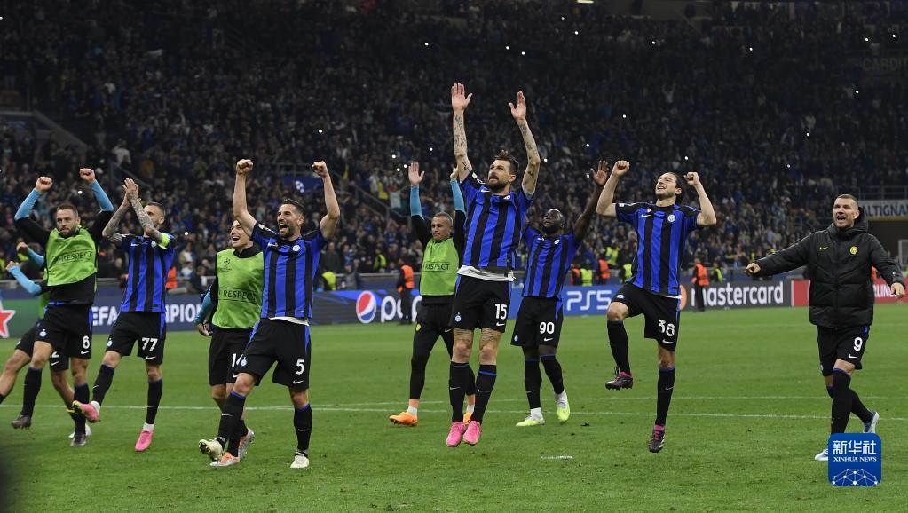 拜仁“小王子”卡尔的巨星之路 偶像梅西但不想和谁比较