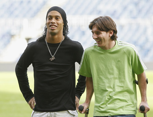 乔治娜分享晚宴照片：C罗与苹果公司CEO库克合影