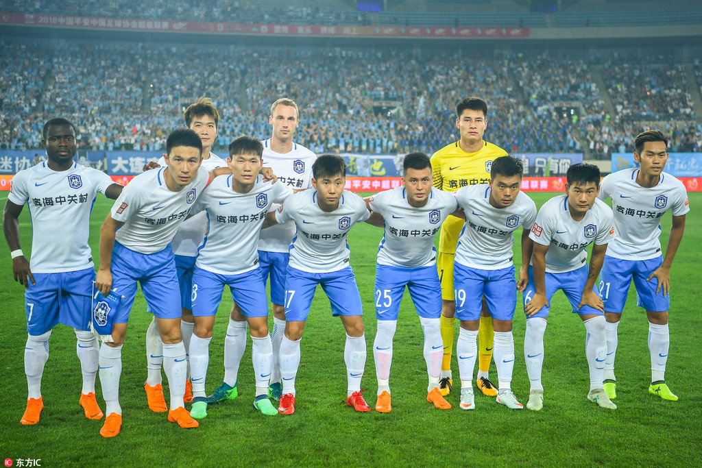 活塞逆转击败开拓者，坎宁安和邓罗关键表现助力取胜，展现强大韧性。