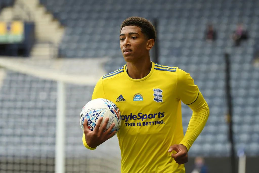 25球追平克雷斯波，劳塔罗升至阿根廷球员欧冠历史射手榜第三（劳塔罗欧冠25球追平克雷斯波，跻身阿根廷球员欧冠历史射手榜第3）