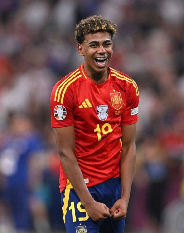 焦点之战即将打响：英超榜首两强切尔西阿森纳正面对决（巅峰对决将至：英超领头双雄切尔西与阿森纳狭路相逢）