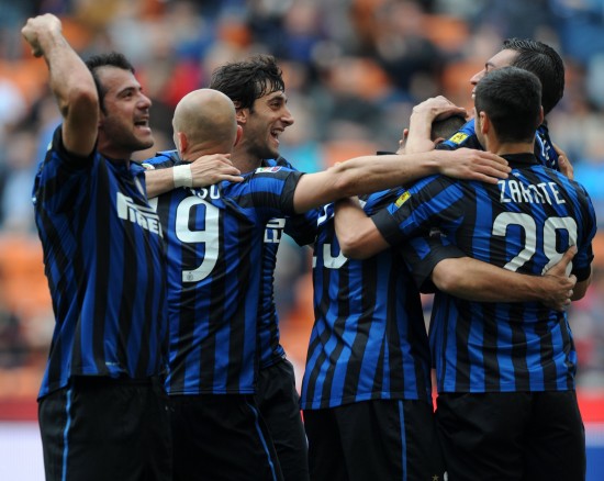 范戴克第72次以队长身份代表荷兰国家队出场，创队史纪录（范戴克以队长身份第72次为荷兰队出战，刷新队史纪录）