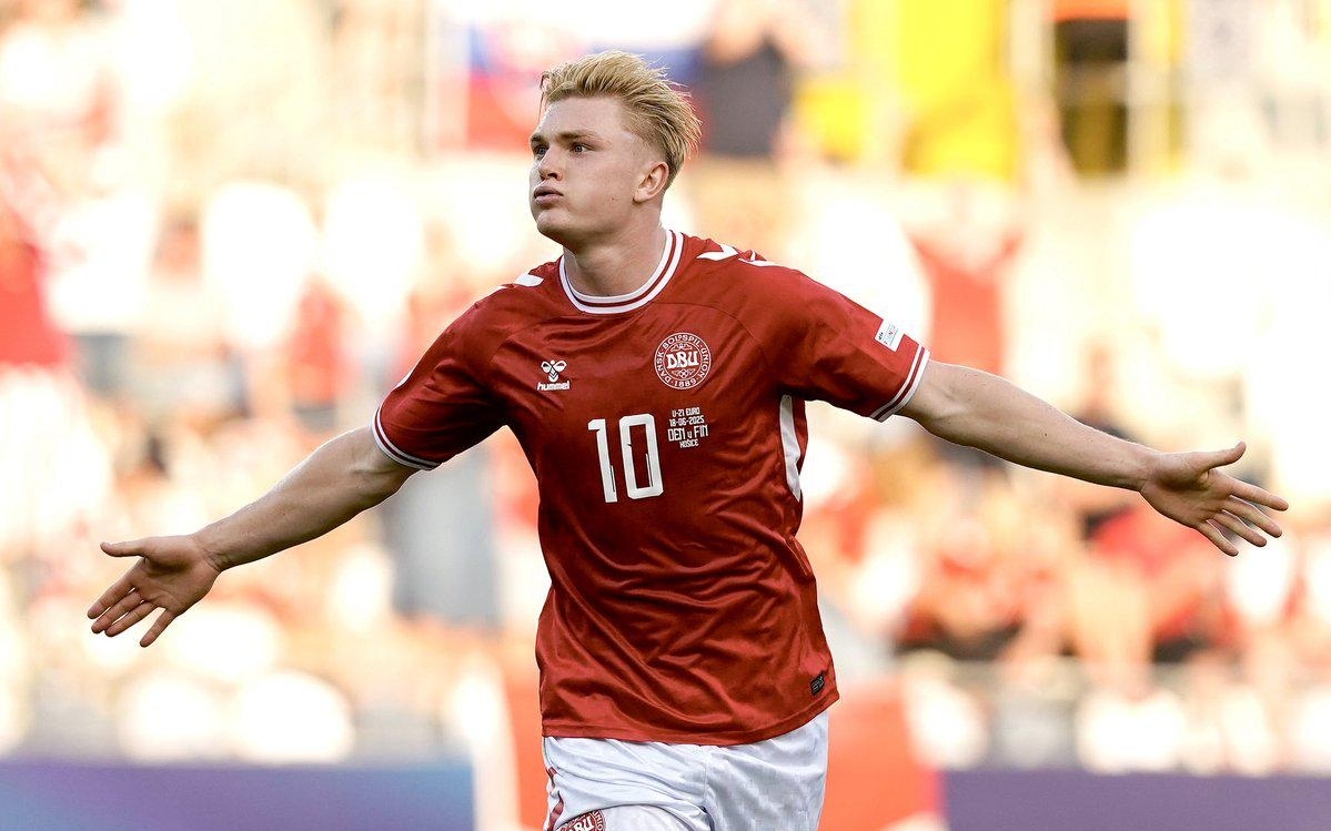 英超半场：阿马德破僵，卡塞米罗破门，曼联暂2-1伯恩茅斯（英超半场战报：阿马德首开纪录，卡塞米罗建功，曼联暂以2-1领先伯恩茅斯）