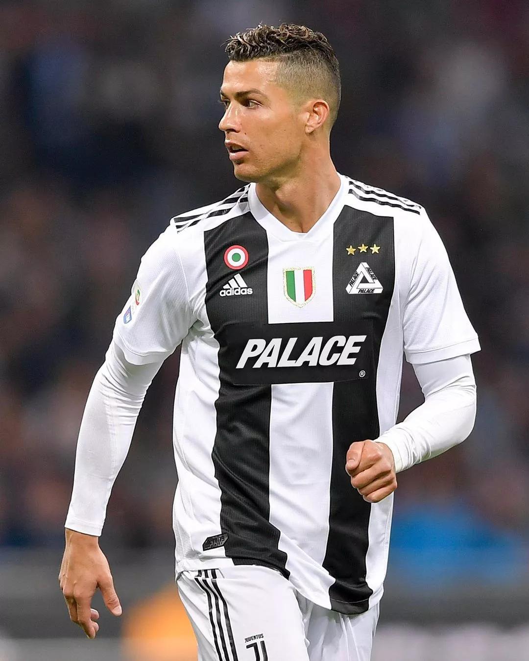 斯潘塞是NCAA长曲棍球历史助攻王，获得最高荣誉后改打篮球