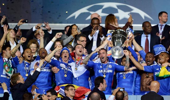 欧文突破防守创造杀伤，制造罚球