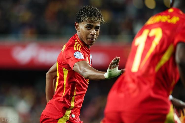 小组全胜收官！英格兰正式比赛取得11连胜，为队史首次（英格兰创队史纪录：正式赛豪取11连胜，小组赛完美收官）