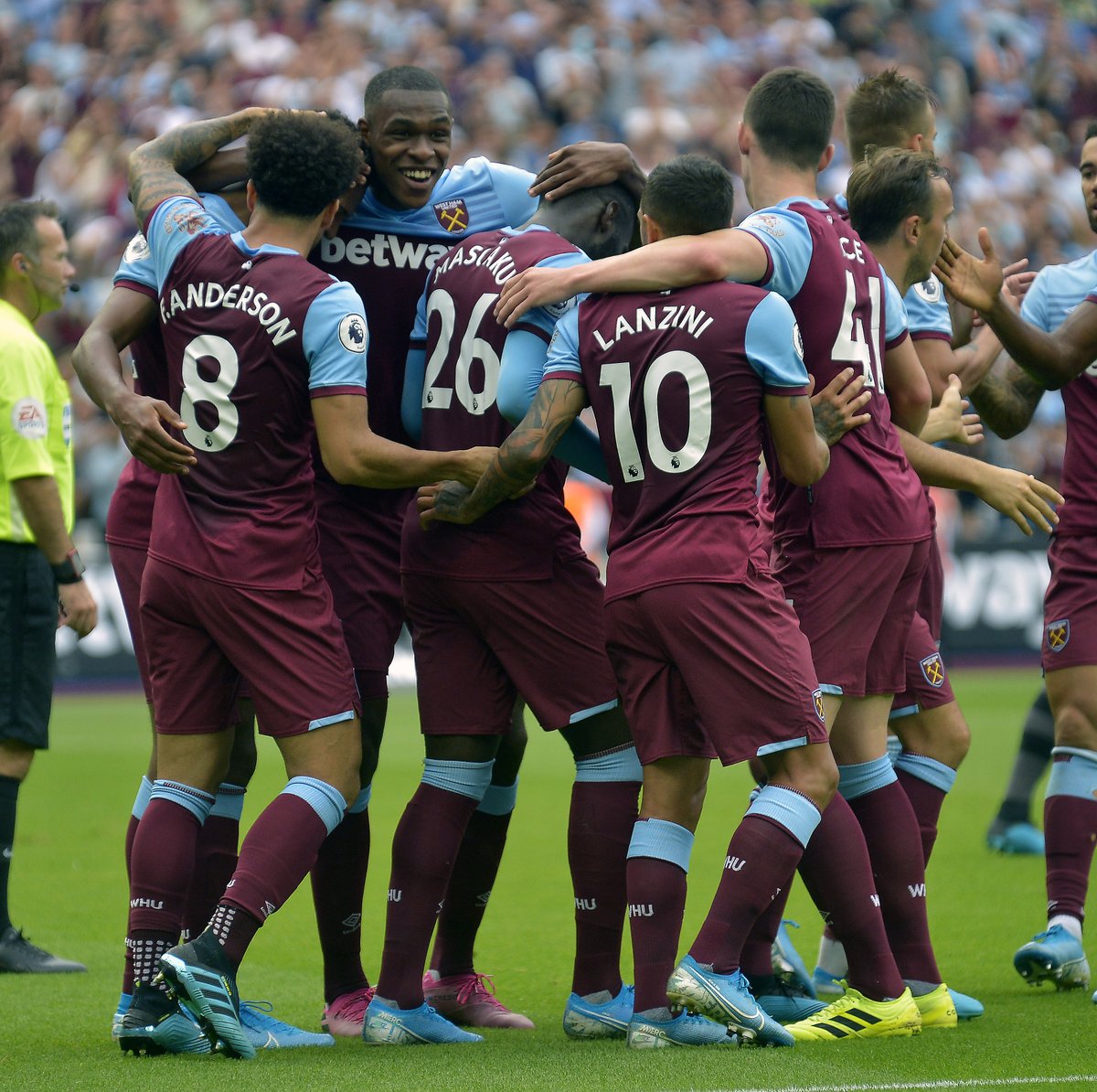 马拉多纳之子力挺孔蒂：他是足球史上最具冠军底蕴的教练之一（马拉多纳之子站台孔蒂：他是足坛最具冠军气质的名帅之一）